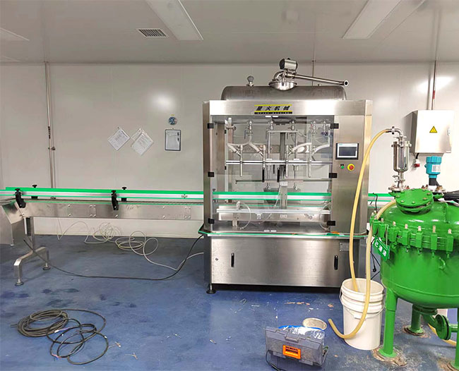 全自動液體灌裝機設備案例展示