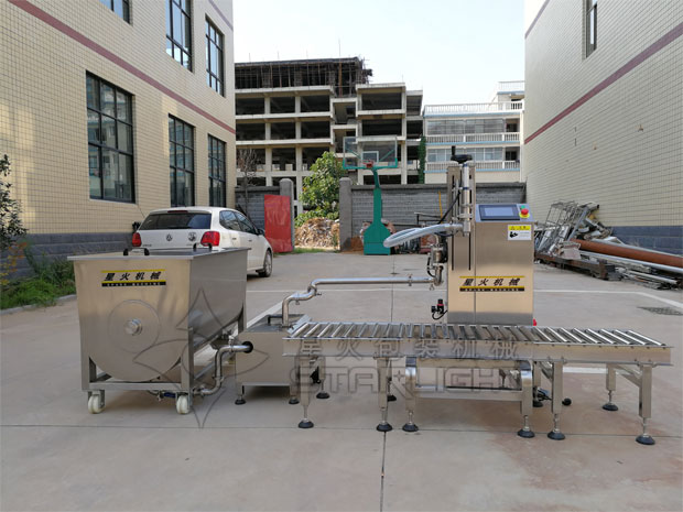 大桶辣椒醬灌裝機設備